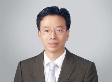 




	
		강성두 변호사
	

	
		
			
				
					
					
						학력
						
							1987. 광주광역시 소재 전남고등학교 졸업
							1995. 고려대학교 경제학과 졸업
					
				

				
					
					
						경력
						
							제43회 사법시험 합격(2001년)
							사법연수원 제33기 수료(2004년)
							전남대학교 경영대학원 경영전문석사(MBA)졸업(2010년)
							광주 TBN교통방송 상담변호사(FM 97.3)(2004년)
							전남대학교 경영대학원 경영전문석사(MBA)졸업(2010년)
							광주지방법원 소년보호위원(2004년)
							전라남도 의료심사조정위원(2005년)
							대한변호사협회 논설위원(2005년)
							전라남도경찰청 집회·시위 참관위원(2006년)
							광주지방법원 개인파산·개인회생 소송구조지정변호사(2006년)
							세무사 및 변리사 자격 취득 및 등록(2004년)
							(사)세계청년봉사단 호남지역본부 운영위원(2005년)
							대한산악연맹 광주협회 감사(2007년)
							광주경찰청 인권위원(2007년)
							광주광역시 남구청 인사위원회 위원(2007년)
							광주광역시 남구청 갈등조정위원회 위원(2007년)
							광주광역시 남구의회 의정비심의위원(2007년)
							청와합동법률사무소 대표변호사(2008년)
							대한의사협회 자문변호사(2008년)
							광주MBC 문화방송국 자문변호사(2008년)
							장애인기업종합지원센터 자문변호사(2009년)
							광주전남레미콘연합회 자문변호사(2010년)
							광주MBC 시청자위원회위원(2011년)
							광주교육청 소청심사위원회 위원(2013년)
							광주지방변호사회 공보이사(2013년, 2014년)
							광주전남기자협회 자문변호사(2014년)
							광주경찰청 수사심의위원회 위원(2014년)
							광주도시철도공사 자문위원회 위원(2017년)
							
					
				

				
					
					
						수상내역
						
							대한변호사협회 우수변호사상(2018년)
					
				
				
			
		
			
